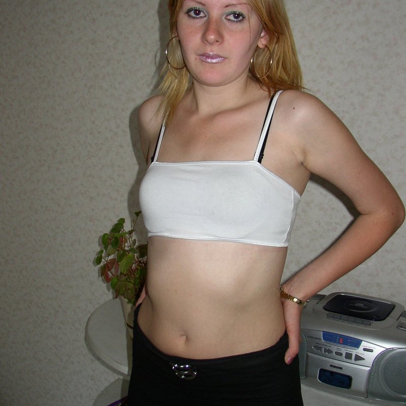 Vikki 32 Escort Pelton