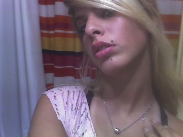 Keeley 32 Escort services Clunderwen